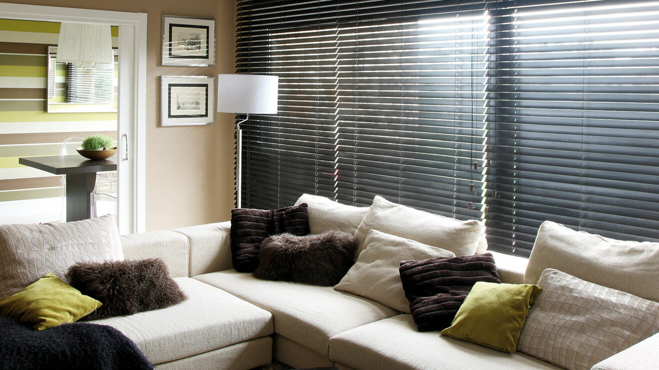 Horizontal aluminium blinds